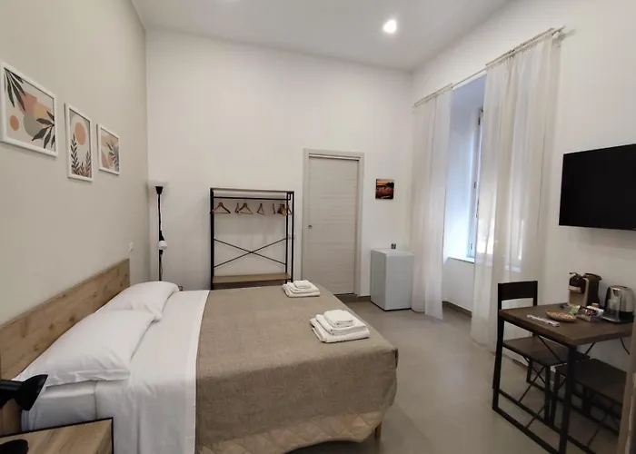 לינה וארוחת בוקר Gradini A Toledo 4*